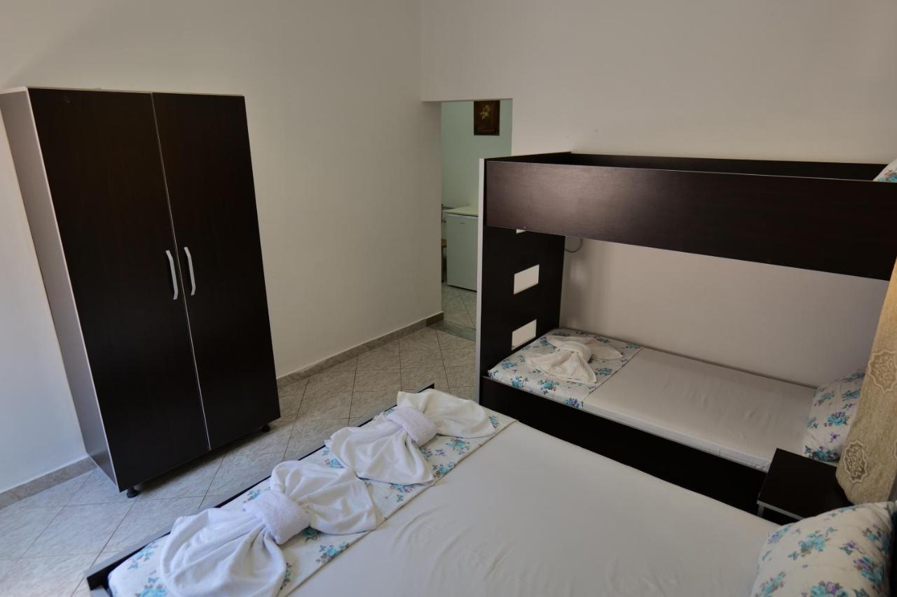 Vila Panorama Piqeras Bed & Breakfast Exterior foto